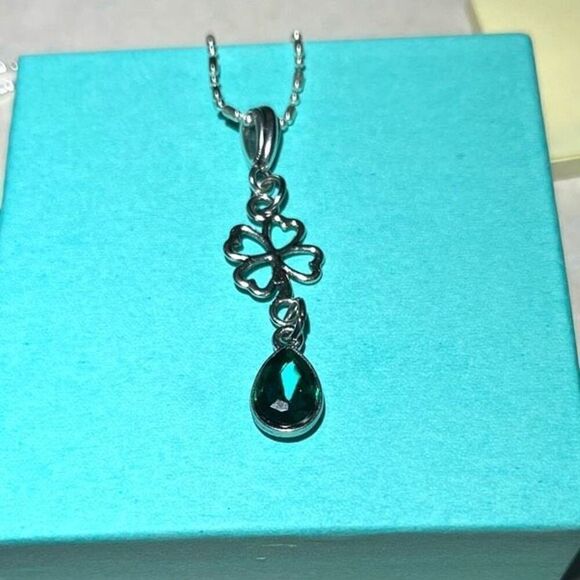 BAC Green Tear Drop Crystal & Shamrock  w/925 Silver Chain - Picture 3 of 8